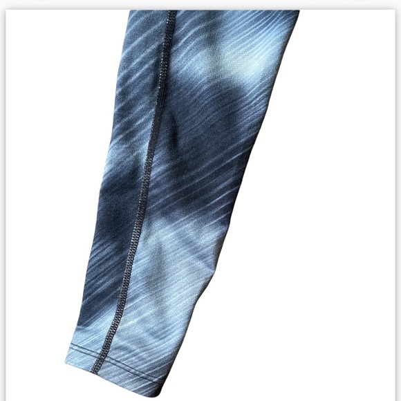 Athleta leggings with front inside hidden stash pocket. - Picture 4 of 11